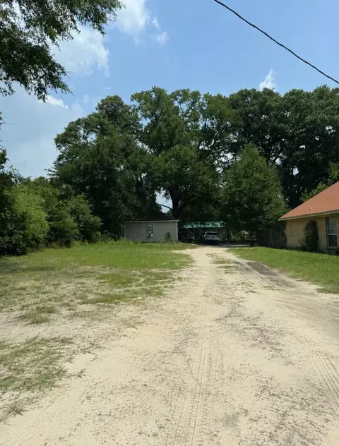 692 Williams Ave # B, Crestview, FL 32539