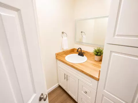 Bath - 111 Trenton Ave, Crestview, FL 32539 photo 3 of 5