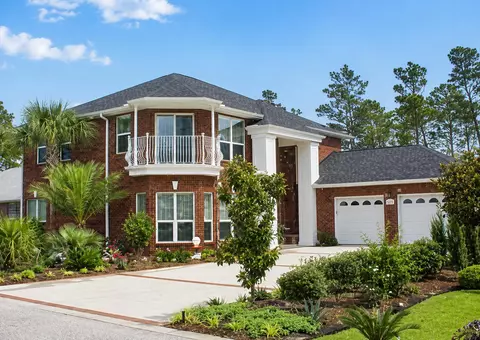 511 Fallin Water Dr, Mary Esther, FL 32569