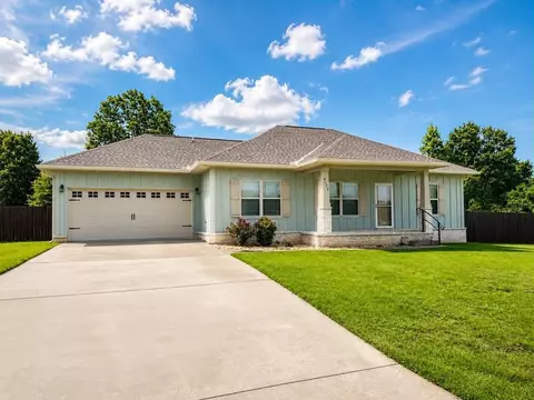 8195 Shooter Ln, Laurel Hill, FL 32567