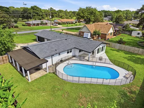 618 NE Country Club Ave, Fort Walton Beach, FL 32547