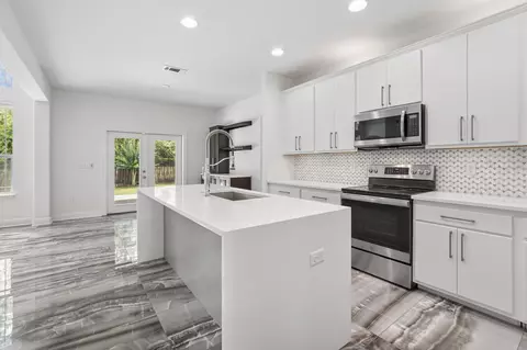 Kitchen - 201 Canopy Cv, Freeport, FL 32439 photo 1 of 5