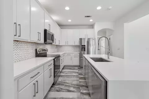 Kitchen - 201 Canopy Cv, Freeport, FL 32439 photo 4 of 5