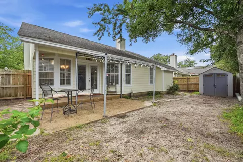 Exterior - 181 Wright Cir, Niceville, FL 32578 photo 15 of 17