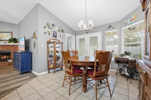 Dining - 181 Wright Cir, Niceville, FL 32578 photo 4 of 4