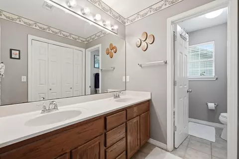 Bath - 181 Wright Cir, Niceville, FL 32578 photo 1 of 5