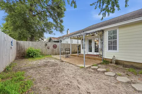 Exterior - 181 Wright Cir, Niceville, FL 32578 photo 16 of 17