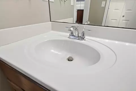 Bath - 181 Wright Cir, Niceville, FL 32578 photo 2 of 5