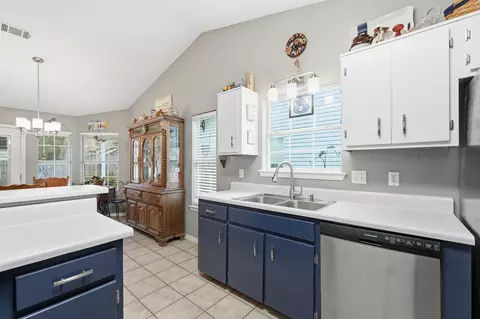 Kitchen - 181 Wright Cir, Niceville, FL 32578 photo 8 of 8