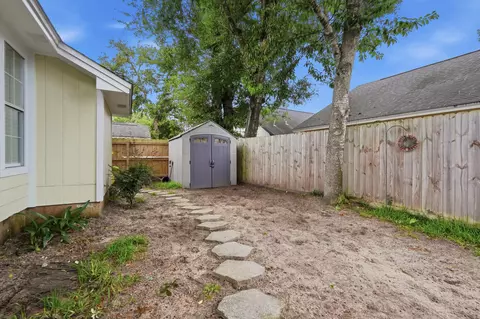Exterior - 181 Wright Cir, Niceville, FL 32578 photo 9 of 17