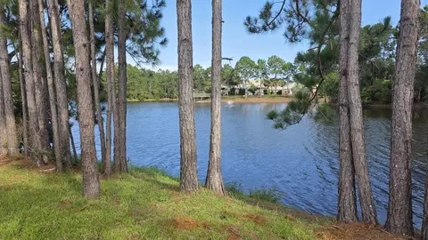 10020 Parker Lake Cir, Navarre, FL 32566