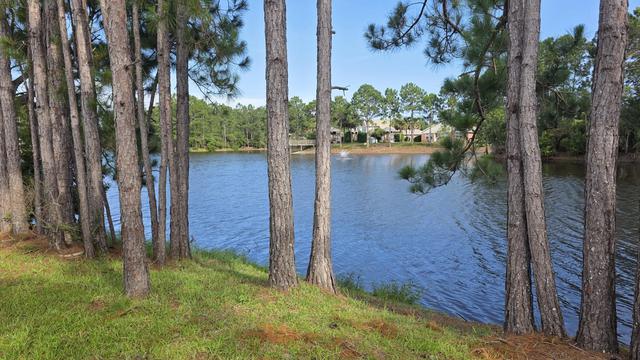 10020 Parker Lake Cir, Navarre, FL 32566