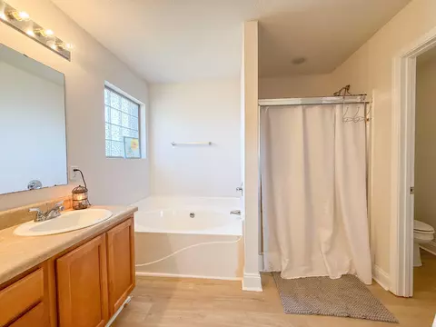 Bath - 6214 Flash Ln, Crestview, FL 32536 photo 3 of 4