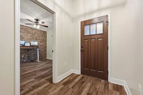 Entry Way - 5463 Monterrey Rd, Crestview, FL 32539 photo 3 of 6
