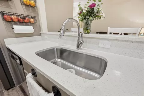 Kitchen - 5463 Monterrey Rd, Crestview, FL 32539 photo 6 of 8