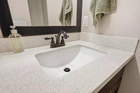 Bath - 5463 Monterrey Rd, Crestview, FL 32539 photo 2 of 8