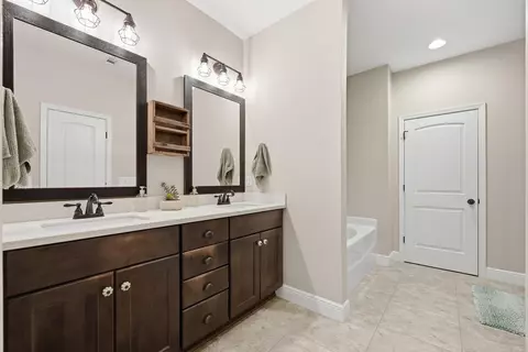 Bath - 5463 Monterrey Rd, Crestview, FL 32539 photo 1 of 8