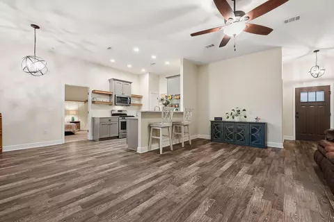 Entry Way - 5463 Monterrey Rd, Crestview, FL 32539 photo 4 of 6