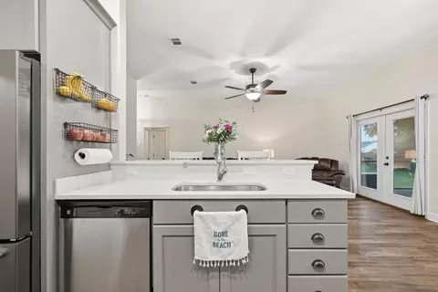 Kitchen - 5463 Monterrey Rd, Crestview, FL 32539 photo 5 of 8