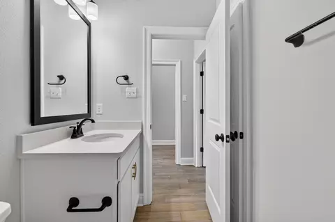 Entry Way - 75 E Apollo Ave, Freeport, FL 32439 photo 3 of 4