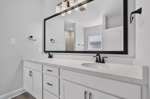Bath - 75 E Apollo Ave, Freeport, FL 32439 photo 2 of 3