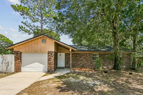 72 8th St, Shalimar, FL 32579