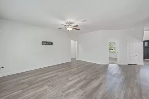 Living - 5737 Marigold Loop, Crestview, FL 32539 photo 2 of 4