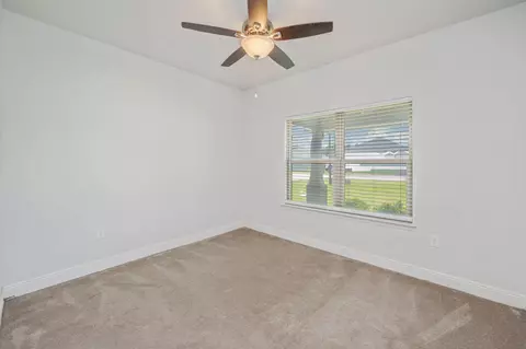 Bedroom - 5737 Marigold Loop, Crestview, FL 32539 photo 8 of 11