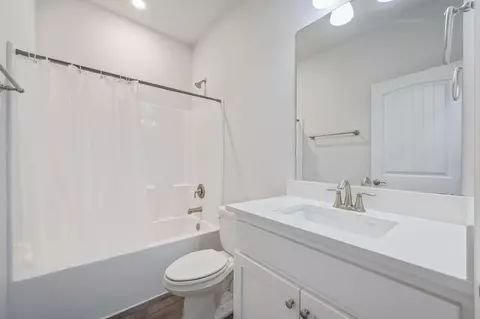 Bath - 5737 Marigold Loop, Crestview, FL 32539 photo 3 of 5
