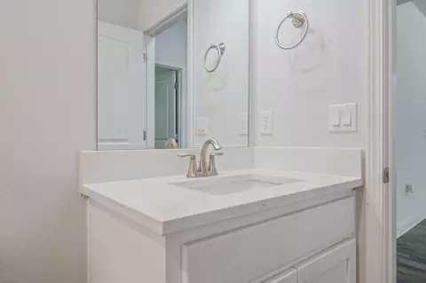 Bath - 5737 Marigold Loop, Crestview, FL 32539 photo 4 of 5