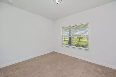 Bedroom - 5737 Marigold Loop, Crestview, FL 32539 photo 4 of 11