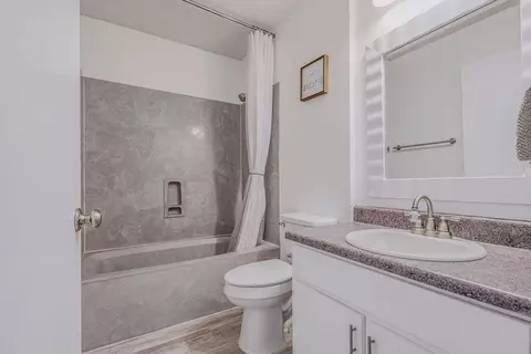 Bath - 303 Runnymeade Dr, Crestview, FL 32539 photo 2 of 2