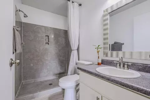 Bath - 303 Runnymeade Dr, Crestview, FL 32539 photo 1 of 2