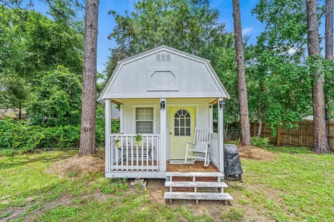 Exterior - 303 Runnymeade Dr, Crestview, FL 32539 photo 4 of 7