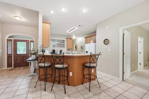 Entry Way - 5870 Oakcrest Dr, Crestview, FL 32539 photo 2 of 4