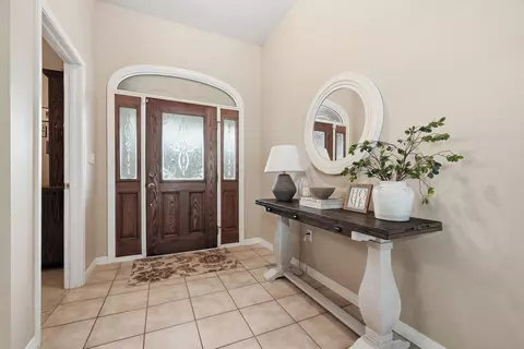 Entry Way - 5870 Oakcrest Dr, Crestview, FL 32539 photo 1 of 4