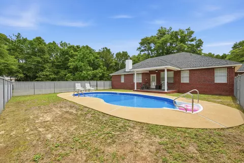 Exterior - 5870 Oakcrest Dr, Crestview, FL 32539 photo 8 of 11