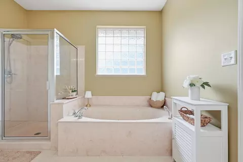 Bath - 5870 Oakcrest Dr, Crestview, FL 32539 photo 3 of 6