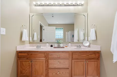Bath - 5870 Oakcrest Dr, Crestview, FL 32539 photo 1 of 6