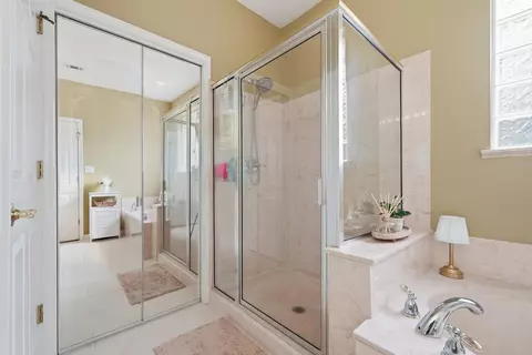 Bath - 5870 Oakcrest Dr, Crestview, FL 32539 photo 4 of 6