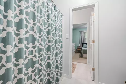 Entry Way - 5870 Oakcrest Dr, Crestview, FL 32539 photo 3 of 4