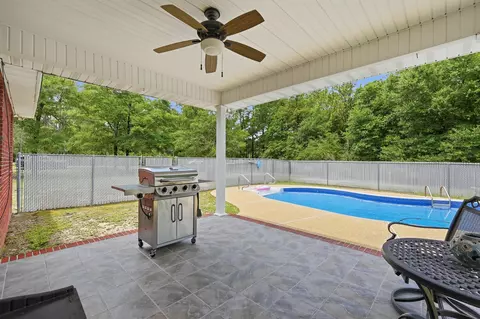Exterior - 5870 Oakcrest Dr, Crestview, FL 32539 photo 7 of 11