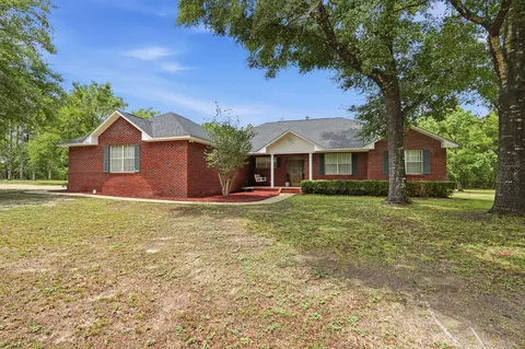 Exterior - 5870 Oakcrest Dr, Crestview, FL 32539 photo 3 of 11