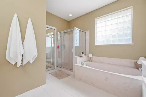 Bath - 5870 Oakcrest Dr, Crestview, FL 32539 photo 2 of 6