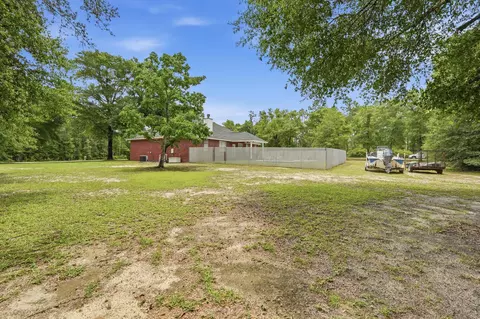 Exterior - 5870 Oakcrest Dr, Crestview, FL 32539 photo 10 of 11