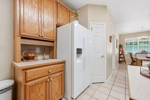 Kitchen - 5870 Oakcrest Dr, Crestview, FL 32539 photo 7 of 7