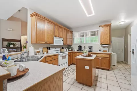 Kitchen - 5870 Oakcrest Dr, Crestview, FL 32539 photo 1 of 7