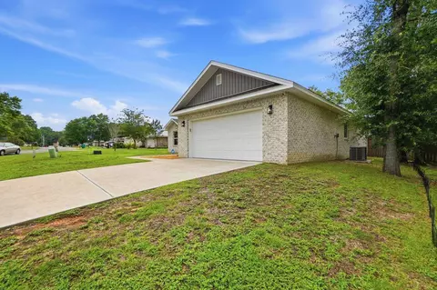 Exterior - 3228 Twilight Dr, Crestview, FL 32539 photo 4 of 12
