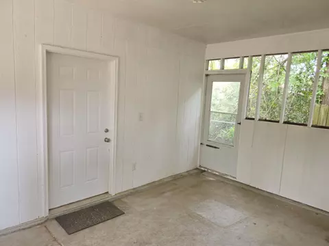 Exterior - 101 Blaylock St, Crestview, FL 32539 photo 3 of 4