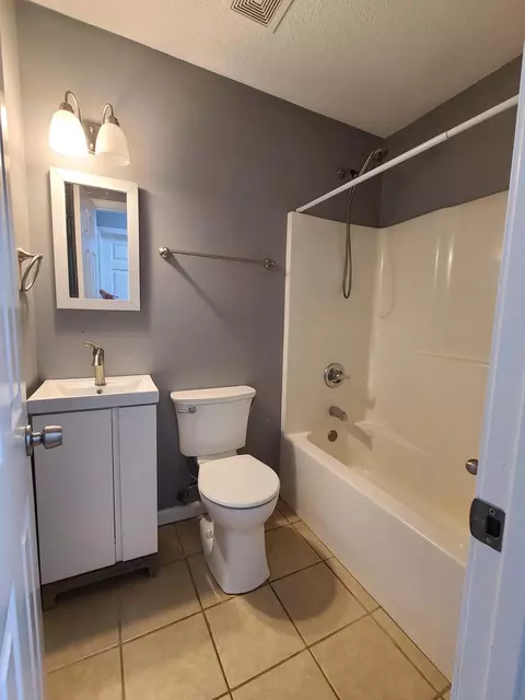 Bath - 101 Blaylock St, Crestview, FL 32539 photo 1 of 2